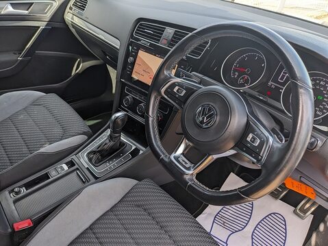 Volkswagen Golf R-LINE TDI DSG 12