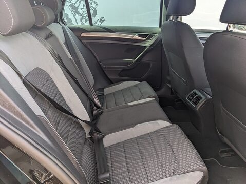 Volkswagen Golf R-LINE TDI DSG 17