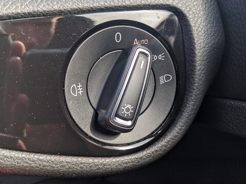 Volkswagen Golf R-LINE TDI DSG 29