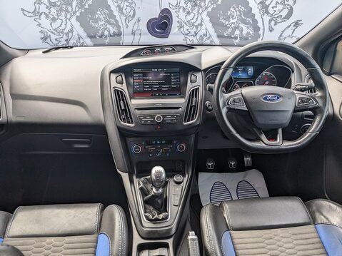 Ford Focus ST-2 16