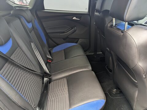 Ford Focus ST-2 17