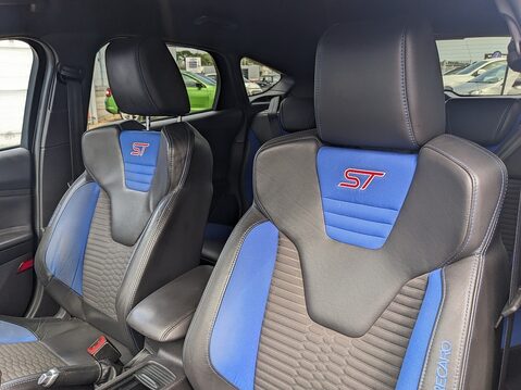 Ford Focus ST-2 15