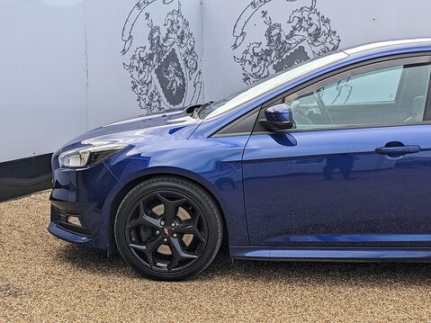 Ford Focus ST-2 5