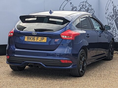 Ford Focus ST-2 9