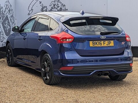 Ford Focus ST-2 7