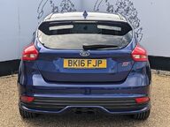 Ford Focus ST-2 8