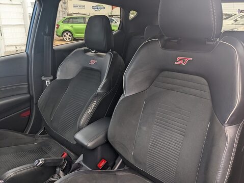 Ford Fiesta ST-3 15