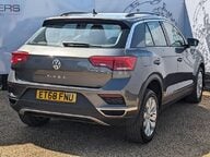 Volkswagen T-Roc SE TSI EVO DSG 9