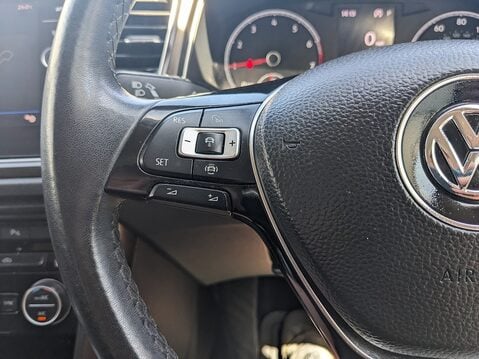 Volkswagen T-Roc SE TSI EVO DSG 16