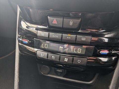 Peugeot 2008 PURETECH S/S GT LINE 27