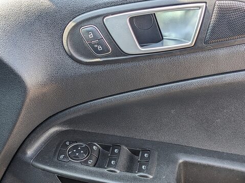 Ford Ecosport TITANIUM 25