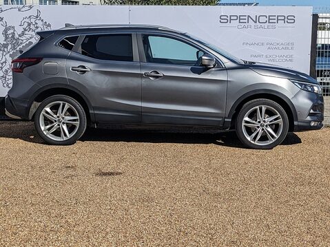 Nissan Qashqai DIG-T N-MOTION 14