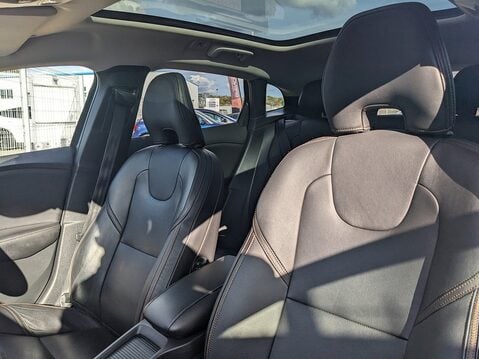 Volvo V40 T3 CROSS COUNTRY PRO 15