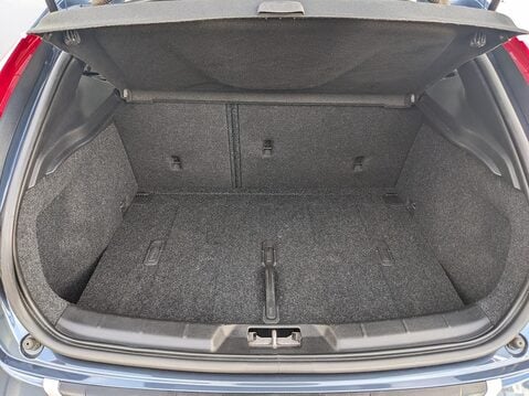 Volvo V40 T3 CROSS COUNTRY PRO 19