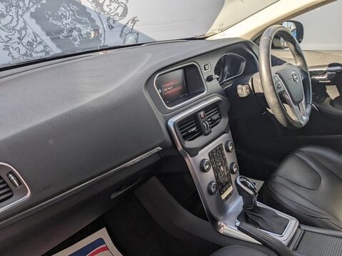 Volvo V40 T3 CROSS COUNTRY PRO 14