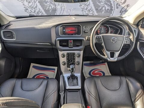 Volvo V40 T3 CROSS COUNTRY PRO 16