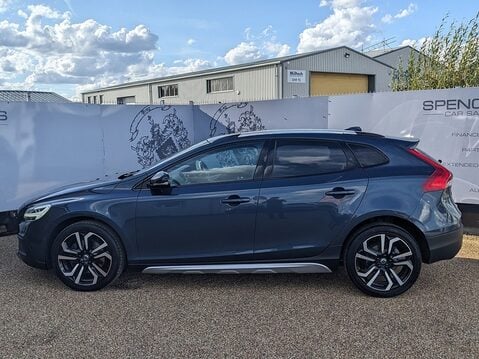 Volvo V40 T3 CROSS COUNTRY PRO 4