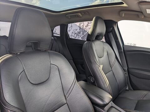 Volvo V40 T3 CROSS COUNTRY PRO 13
