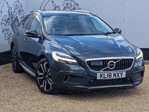 Volvo V40 T3 CROSS COUNTRY PRO 1