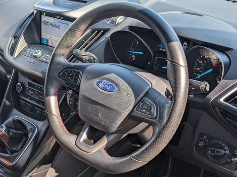 Ford Kuga ST-LINE TDCI 12