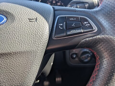 Ford Kuga ST-LINE TDCI 28
