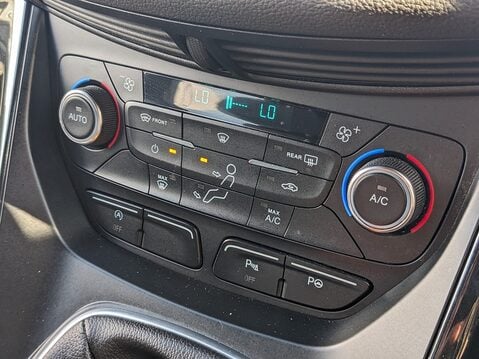 Ford Kuga ST-LINE TDCI 19