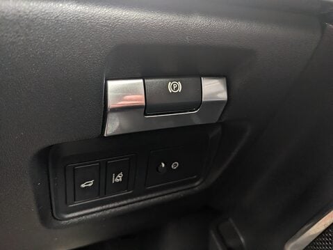 Jaguar E-Pace D180 R-Dynamic HSE 30