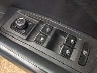 Volkswagen T-Roc SEL TSI 4MOTION DSG 28