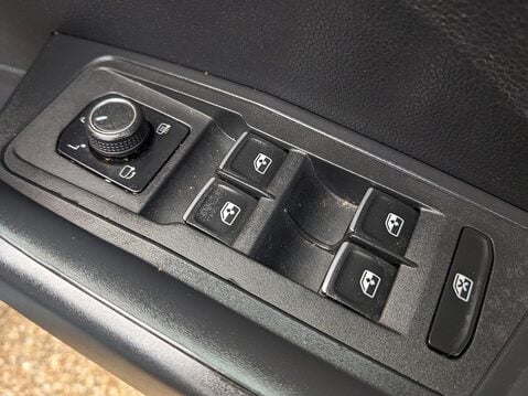 Volkswagen T-Roc SEL TSI 4MOTION DSG 28