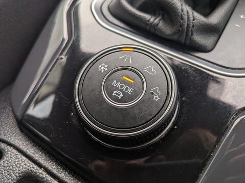 Volkswagen T-Roc SEL TSI 4MOTION DSG 32