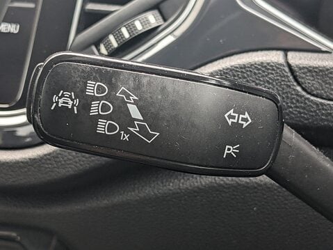Volkswagen T-Roc SEL TSI 4MOTION DSG 25