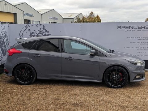 Ford Focus ST-3 10