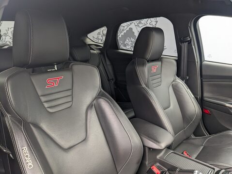 Ford Focus ST-3 13