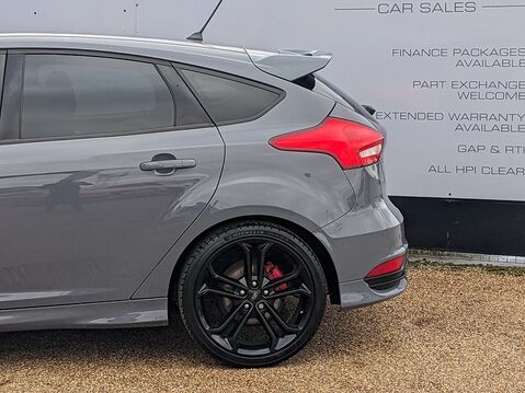 Ford Focus ST-3 6