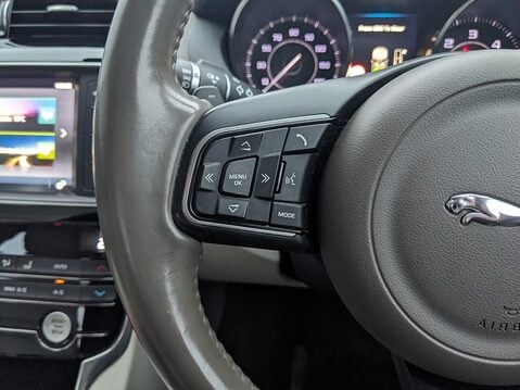 Jaguar XE PRESTIGE 22