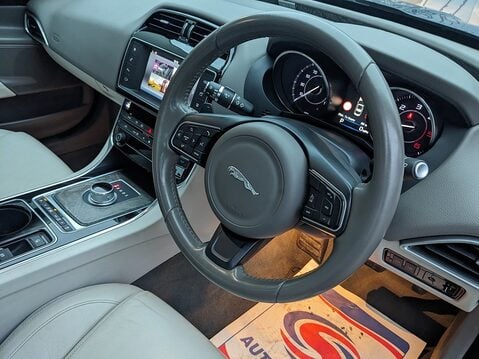 Jaguar XE PRESTIGE 21