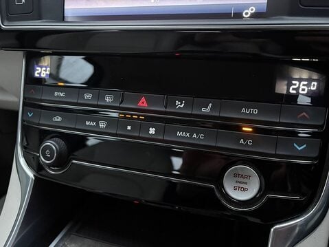 Jaguar XE PRESTIGE 47