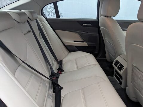 Jaguar XE PRESTIGE 16