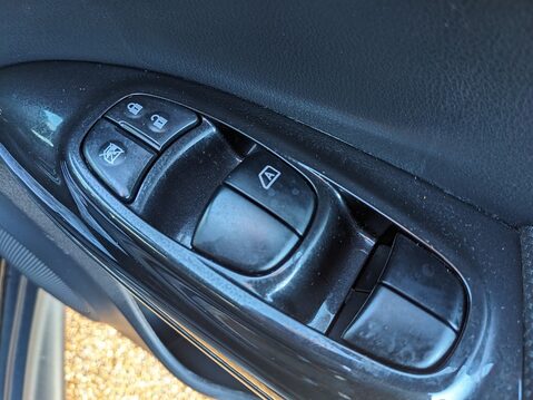 Nissan Juke N-CONNECTA XTRONIC 28