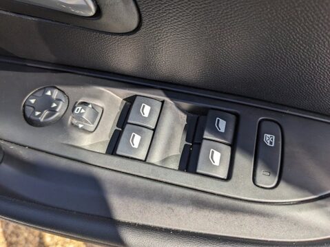 Peugeot 208 PURETECH GT S/S 28