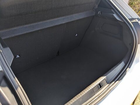 Peugeot 208 PURETECH GT S/S 31