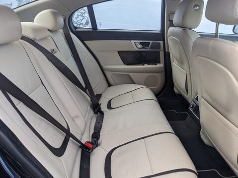 Jaguar XF D PORTFOLIO 17