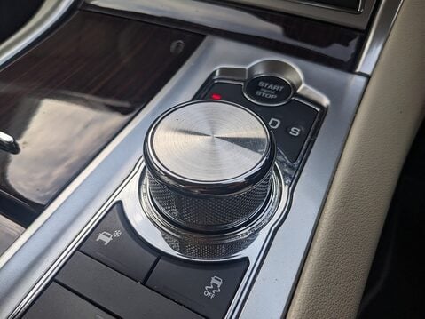 Jaguar XF D PORTFOLIO 35