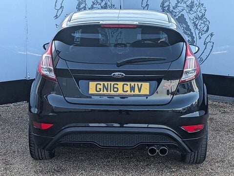 Ford Fiesta ST-2 7