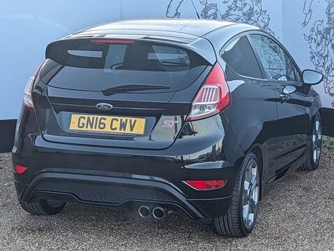 Ford Fiesta ST-2 8