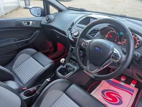 Ford Fiesta ST-2 9