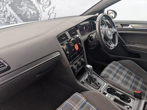 Volkswagen Golf GTE DSG 14