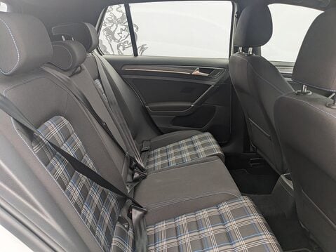 Volkswagen Golf GTE DSG 17