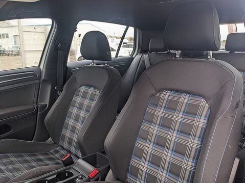 Volkswagen Golf GTE DSG 15