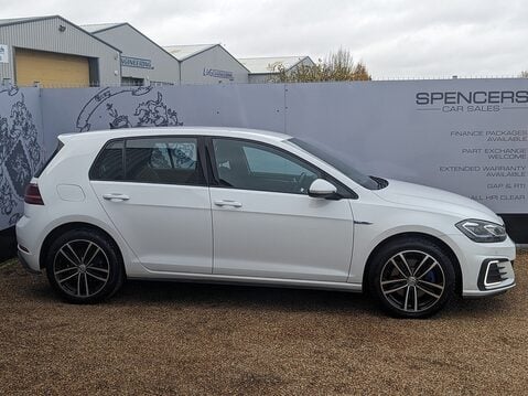 Volkswagen Golf GTE DSG 10